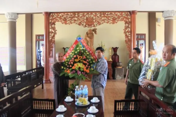 Công Anh tỉnh Đăk Nông chúc mừng Phật đản đến BTS 3 Công Anh tỉnh Đăk Nông chúc mừng Phật đản đến BTS image-1732290455258