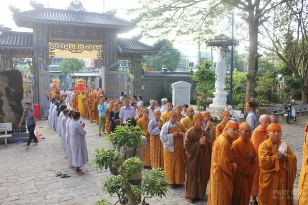 Cung thỉnh linh mô HT Thích Thiện Sanh tham Phật Yết Tổ tại chùa Vĩnh Hưng image-1731939353987