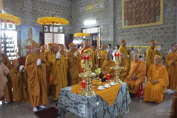 Cung thỉnh linh mô HT Thích Thiện Sanh tham Phật Yết Tổ Cung thỉnh linh mô HT Thích Thiện Sanh tham Phật Yết Tổ tại chùa Vĩnh Hưng image-1731939355305