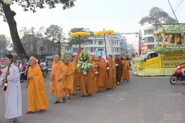 Cung thỉnh linh mô HT Thích Thiện Sanh tham Phật Yết Tổ Cung thỉnh linh mô HT Thích Thiện Sanh tham Phật Yết Tổ tại chùa Vĩnh Hưng image-1731939355998