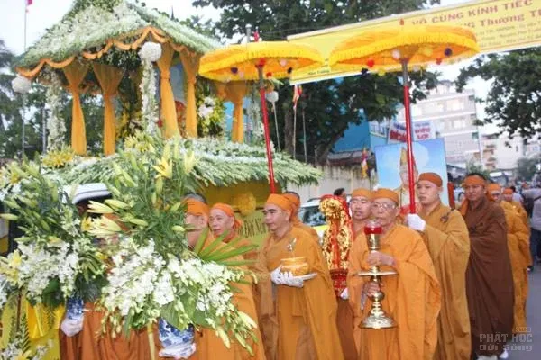 Cung thỉnh linh mô HT Thích Thiện Sanh tham Phật Yết Tổ Cung thỉnh linh mô HT Thích Thiện Sanh tham Phật Yết Tổ tại chùa Vĩnh Hưng image-1731939357898