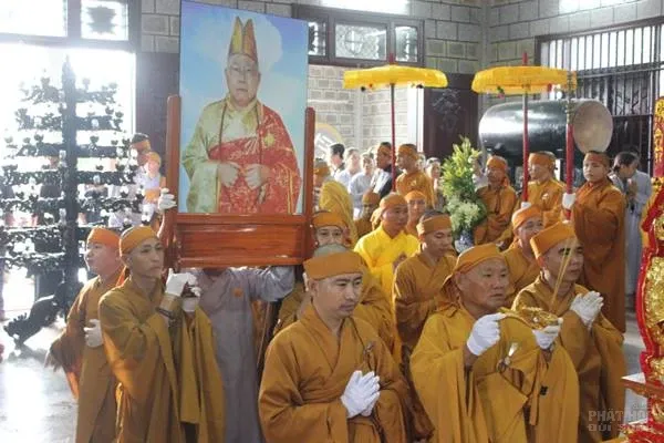 Cung thỉnh linh mô HT Thích Thiện Sanh tham Phật Yết Tổ tại chùa Vĩnh Hưng 2 Cung thỉnh linh mô HT Thích Thiện Sanh tham Phật Yết Tổ tại chùa Vĩnh Hưng image-1731939359864