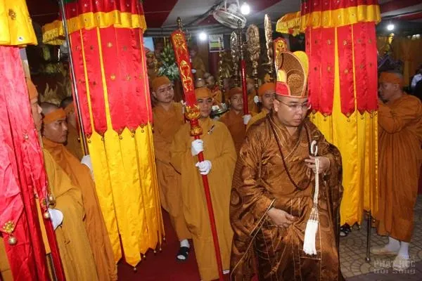 Cung thỉnh linh mô HT Thích Thiện Sanh tham Phật Yết Tổ tại chùa Vĩnh Hưng image-1731939360505