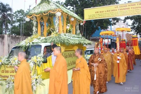 Cung thỉnh linh mô HT Thích Thiện Sanh tham Phật Yết Tổ tại chùa Vĩnh Hưng image-1731939361708
