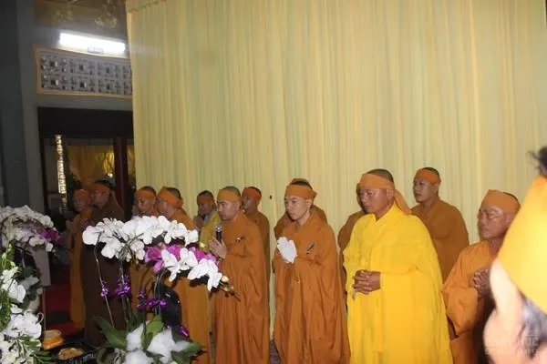 Cung thỉnh linh mô HT Thích Thiện Sanh tham Phật Yết Tổ Cung thỉnh linh mô HT Thích Thiện Sanh tham Phật Yết Tổ tại chùa Vĩnh Hưng image-1731939362918