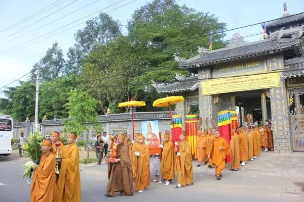 Cung thỉnh linh mô HT Thích Thiện Sanh tham Phật Yết Tổ tại chùa Vĩnh Hưng image-1731939363578