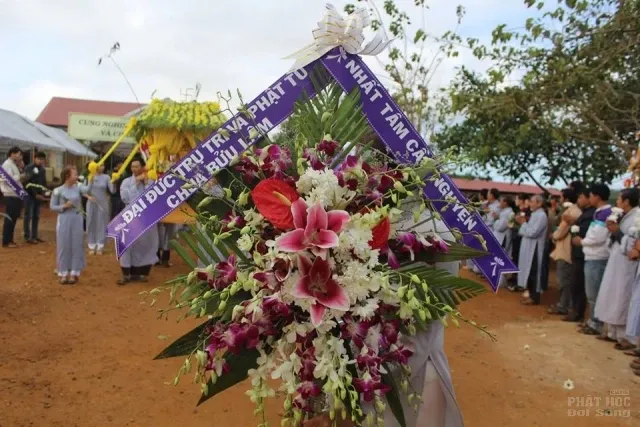 Cung tống kim quan Ni sư Thích Nữ Tịnh Như nhập bảo tháp 6 Cung tống kim quan Ni sư Thích Nữ Tịnh Như nhập bảo tháp image-1732291861202