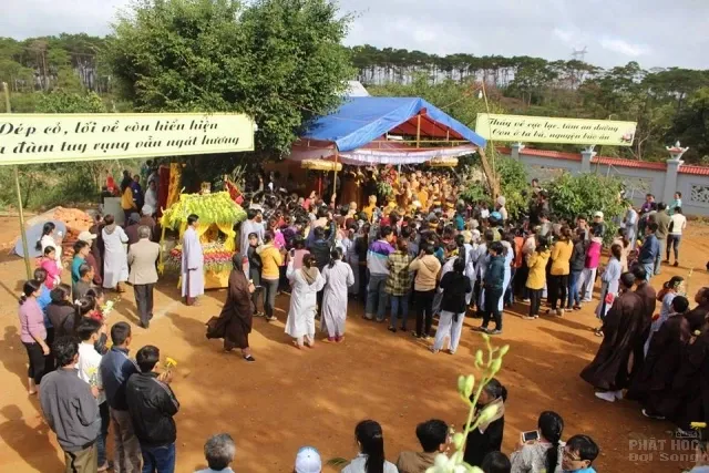 Cung tống kim quan Ni sư Thích Nữ Tịnh Như nhập bảo tháp image-1732291862170