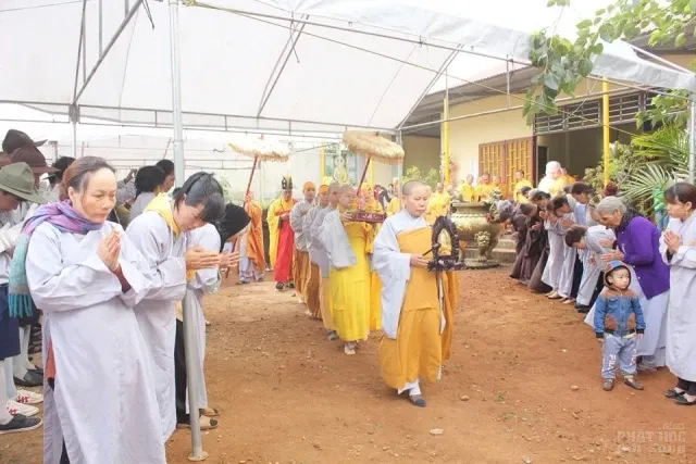 Cung tống kim quan Ni sư Thích Nữ Tịnh Như nhập bảo tháp 9 Cung tống kim quan Ni sư Thích Nữ Tịnh Như nhập bảo tháp image-1732291863872