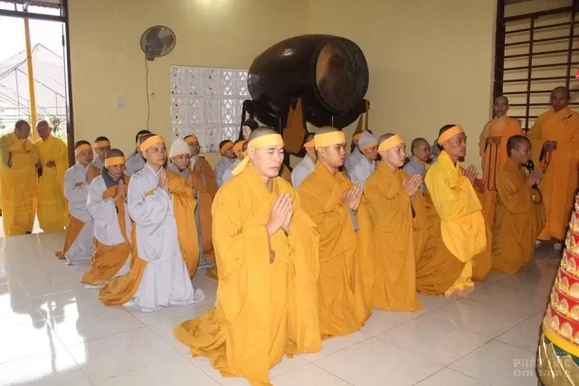 Cung tống kim quan Ni sư Thích Nữ Tịnh Như nhập bảo tháp 10 Cung tống kim quan Ni sư Thích Nữ Tịnh Như nhập bảo tháp image-1732291864897