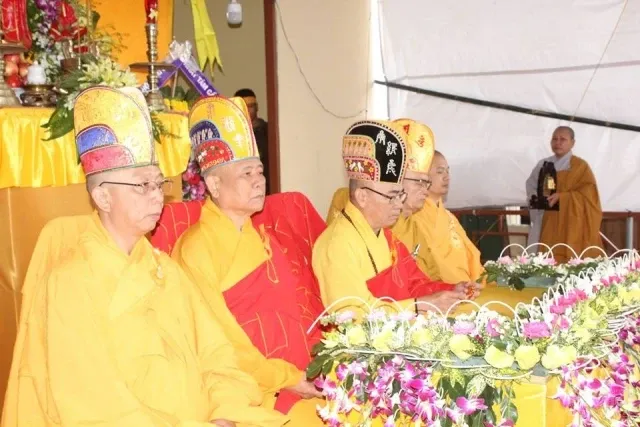 Cung tống kim quan Ni sư Thích Nữ Tịnh Như nhập bảo tháp 17 Cung tống kim quan Ni sư Thích Nữ Tịnh Như nhập bảo tháp image-1732291870950