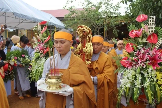 Cung tống kim quan Ni sư Thích Nữ Tịnh Như nhập bảo tháp image-1732291880640