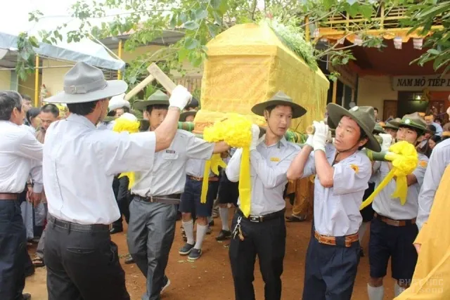 Cung tống kim quan Ni sư Thích Nữ Tịnh Như nhập bảo tháp image-1732291882589