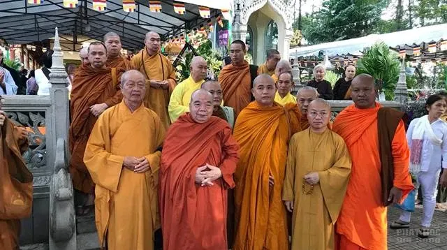 Cung tống kim quan TT.Thích Thiện Minh an táng tại Thiền viện Thiện Minh - Vĩnh Long image-1731945502154