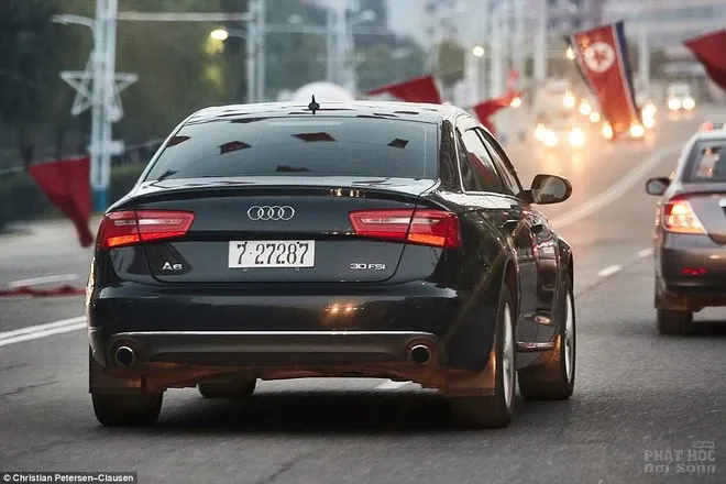 chiếc xe Audi A6 của người dân Triều Tiên.  Cuộc sống giàu sang ở Triều Tiên image-1731931728037