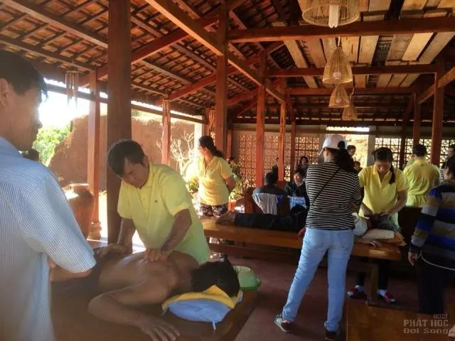 Đăk Nông: Chữa bệnh và tặng quà từ thiện tại Chùa Liên Hoa image-1731942261190