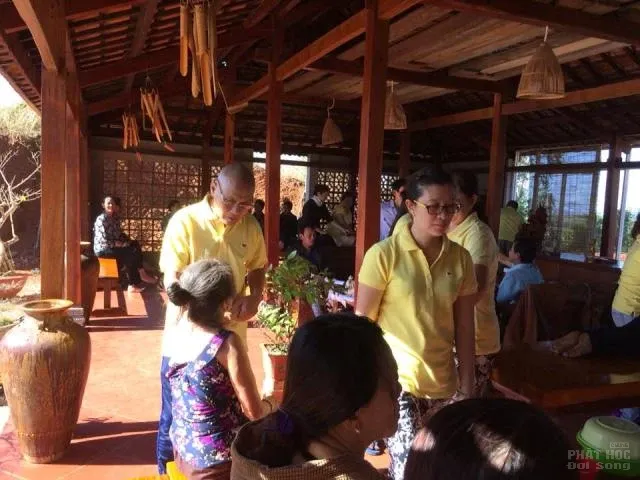 Đăk Nông: Chữa bệnh và tặng quà từ thiện tại Chùa Liên Hoa image-1731942262448