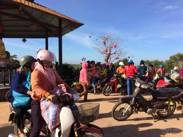 Đăk Nông: Chữa bệnh và tặng quà từ thiện tại Chùa Liên Hoa image-1731942263167