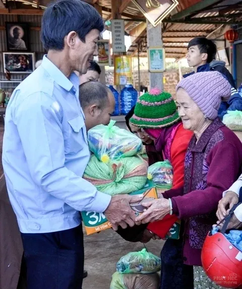 Đăk Nông: Chữa bệnh và tặng quà từ thiện tại Chùa Liên Hoa image-1731942269788