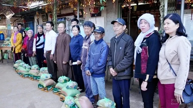 Đăk Nông: Chữa bệnh và tặng quà từ thiện tại Chùa Liên Hoa image-1731942270480