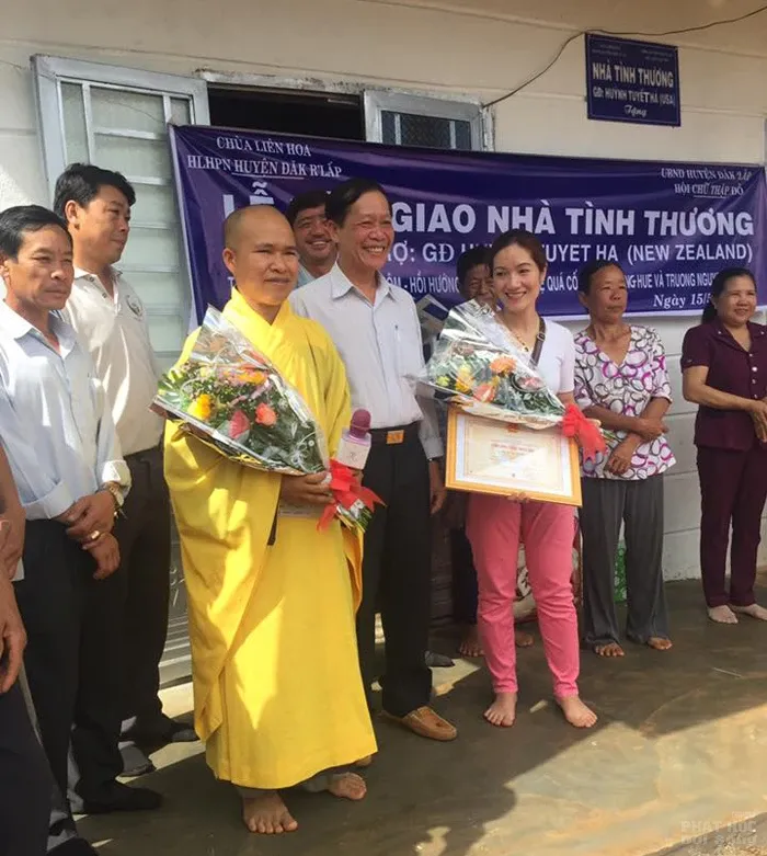 Đăk Nông: Chùa Liên Hoa trao tặng 4 căn nhà tình thương Đăk Nông: Chùa Liên Hoa trao tặng 4 căn nhà tình thương image-1731941590692