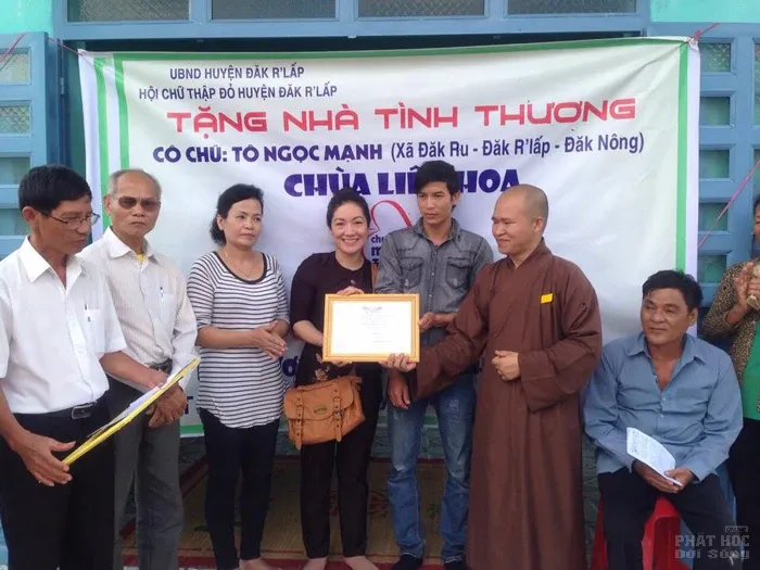 Đăk Nông: Chùa Liên Hoa trao tặng 4 căn nhà tình thương Đăk Nông: Chùa Liên Hoa trao tặng 4 căn nhà tình thương image-1731941591643