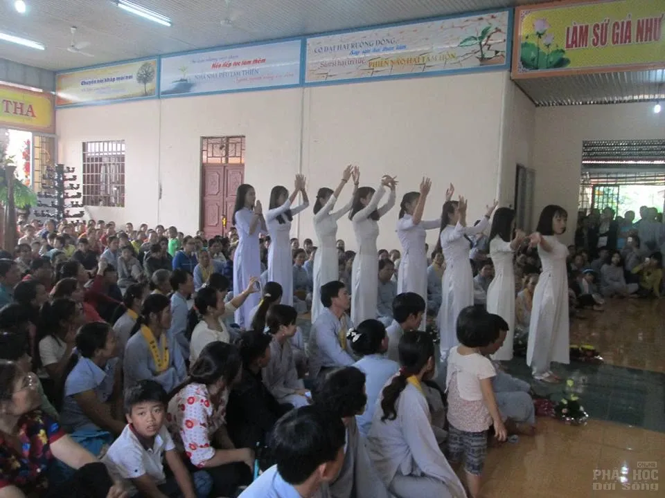 Đăk Nông: Chùa Phước Hoa lễ cài bông hồng image-1731921840618