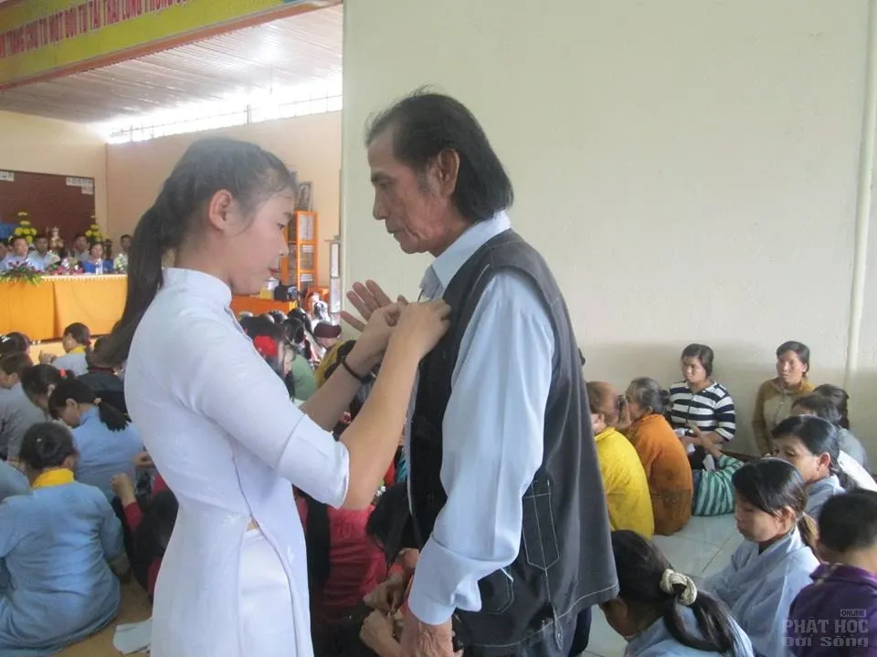 Đăk Nông: Chùa Phước Hoa lễ cài bông hồng image-1731921844647