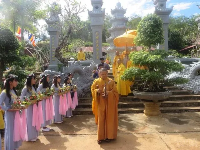 Đăk Nông: Húy kỵ lần thứ 53 cố TT Thích Thông Tịnh - đặt đá xây dựng nhà Tổ chùa Hoa Khai image-1731936796241