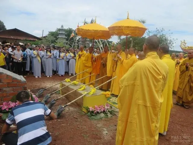 Đăk Nông: Húy kỵ lần thứ 53 cố TT Thích Thông Tịnh - đặt đá xây dựng nhà Tổ chùa Hoa Khai image-1731936802743