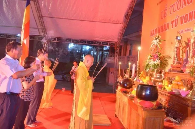 Đắk Nông: Lễ tưởng niệm cầu siêu nhân ngày an toàn giao thông năm 2017 5 Đắk Nông: Lễ tưởng niệm cầu siêu nhân ngày an toàn giao thông năm 2017 image-1732287789002