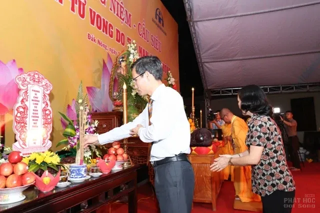 Đắk Nông: Lễ tưởng niệm cầu siêu nhân ngày an toàn giao thông năm 2017 19 Đắk Nông: Lễ tưởng niệm cầu siêu nhân ngày an toàn giao thông năm 2017 image-1732287799016