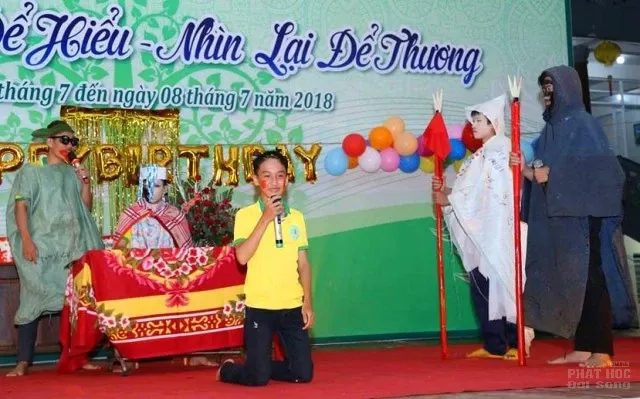 Đêm văn nghệ, sinh nhật cho các bạn trẻ tại khóa tu mùa hè chùa Pháp Hoa image-1732292924535