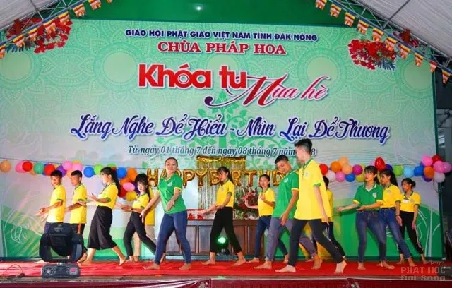 Đêm văn nghệ, sinh nhật cho các bạn trẻ tại khóa tu mùa hè chùa Pháp Hoa image-1732292925282