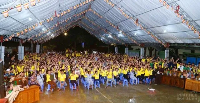 Đêm văn nghệ, sinh nhật cho các bạn trẻ tại khóa tu mùa hè chùa Pháp Hoa image-1732292926075