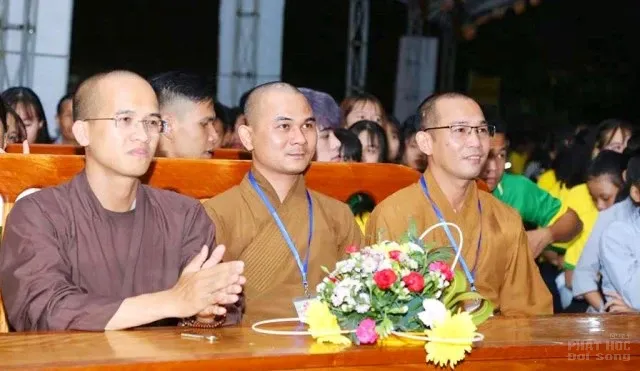 Đêm văn nghệ, sinh nhật cho các bạn trẻ tại khóa tu mùa hè chùa Pháp Hoa image-1732292927739