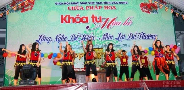 Đêm văn nghệ, sinh nhật cho các bạn trẻ tại khóa tu mùa hè chùa Pháp Hoa image-1732292930808