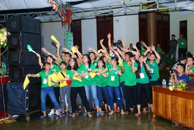 Đêm văn nghệ, sinh nhật cho các bạn trẻ tại khóa tu mùa hè chùa Pháp Hoa image-1732292931521
