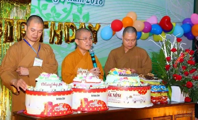 Đêm văn nghệ, sinh nhật cho các bạn trẻ tại khóa tu mùa hè chùa Pháp Hoa image-1732292936790