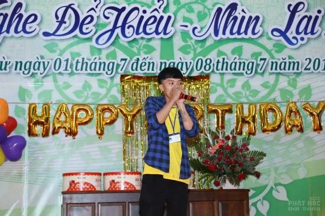 Đêm văn nghệ, sinh nhật cho các bạn trẻ tại khóa tu mùa hè chùa Pháp Hoa image-1732292942380
