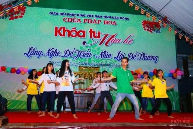 Đêm văn nghệ, sinh nhật cho các bạn trẻ tại khóa tu mùa hè chùa Pháp Hoa image-1732292943239