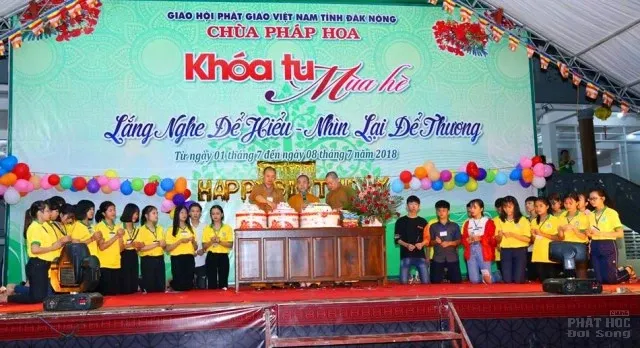Đêm văn nghệ, sinh nhật cho các bạn trẻ tại khóa tu mùa hè chùa Pháp Hoa image-1732292944867