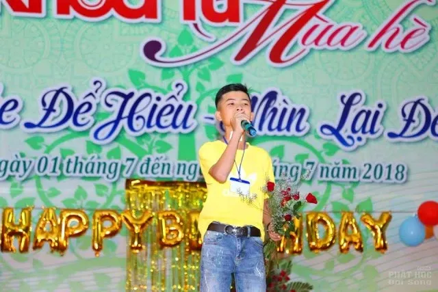 Đêm văn nghệ, sinh nhật cho các bạn trẻ tại khóa tu mùa hè chùa Pháp Hoa image-1732292945576