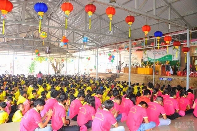 Đi khóa tu mùa hè giúp bạn tránh "bạo lực học đường" image-1731745849578