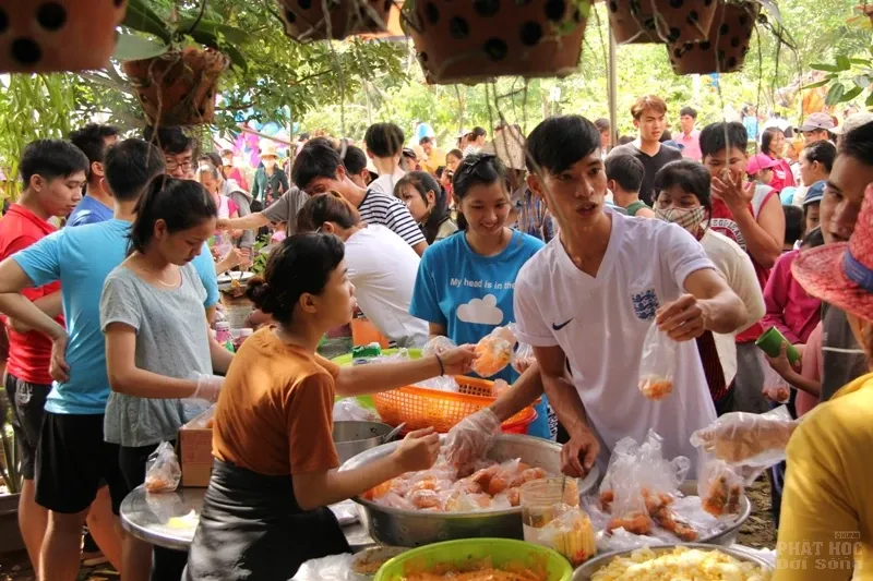 Định Quán: Ngày hội 'Vầng trăng tuổi thơ' tại Chùa Kiên Sơn 4 Định Quán: Ngày hội 'Vầng trăng tuổi thơ' tại Chùa Kiên Sơn image-1731940973810