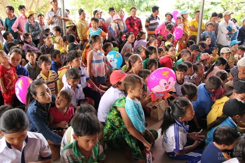 Định Quán: Ngày hội 'Vầng trăng tuổi thơ' tại Chùa Kiên Sơn 9 Định Quán: Ngày hội 'Vầng trăng tuổi thơ' tại Chùa Kiên Sơn image-1731940978839