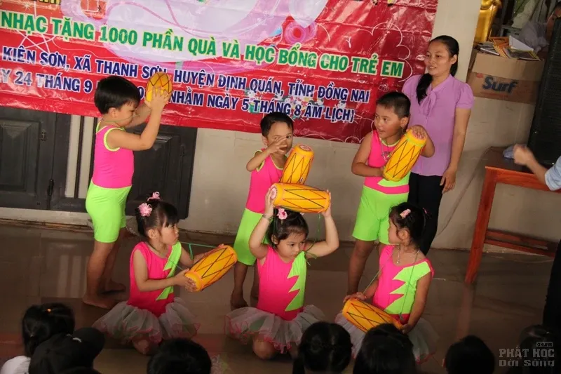 Định Quán: Ngày hội 'Vầng trăng tuổi thơ' tại Chùa Kiên Sơn 13 Định Quán: Ngày hội 'Vầng trăng tuổi thơ' tại Chùa Kiên Sơn image-1731940982707