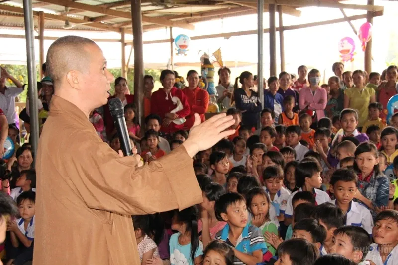 Định Quán: Ngày hội 'Vầng trăng tuổi thơ' tại Chùa Kiên Sơn 15 Định Quán: Ngày hội 'Vầng trăng tuổi thơ' tại Chùa Kiên Sơn image-1731940984648