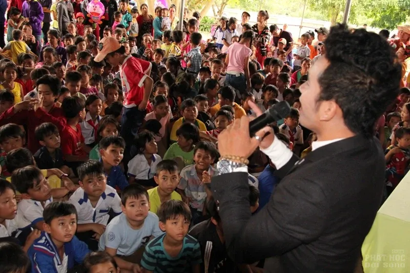 Định Quán: Ngày hội 'Vầng trăng tuổi thơ' tại Chùa Kiên Sơn 16 Định Quán: Ngày hội 'Vầng trăng tuổi thơ' tại Chùa Kiên Sơn image-1731940985483