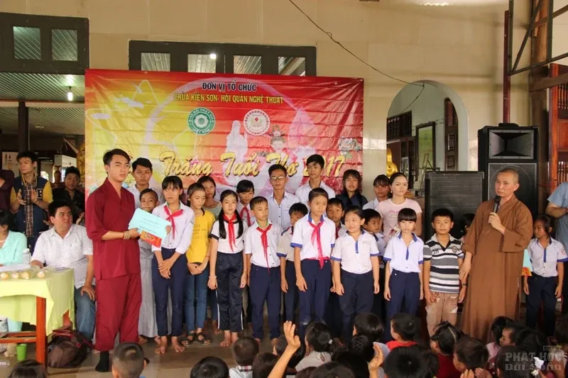 Định Quán: Ngày hội 'Vầng trăng tuổi thơ' tại Chùa Kiên Sơn 20 Định Quán: Ngày hội 'Vầng trăng tuổi thơ' tại Chùa Kiên Sơn image-1731940989362